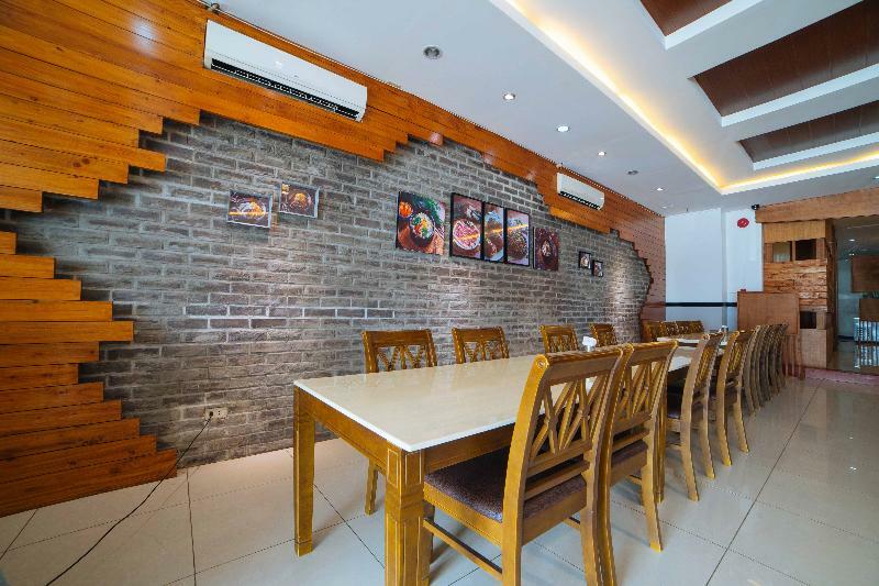 Reddoorz Premium @ Korea Town Angeles City Bagian luar foto